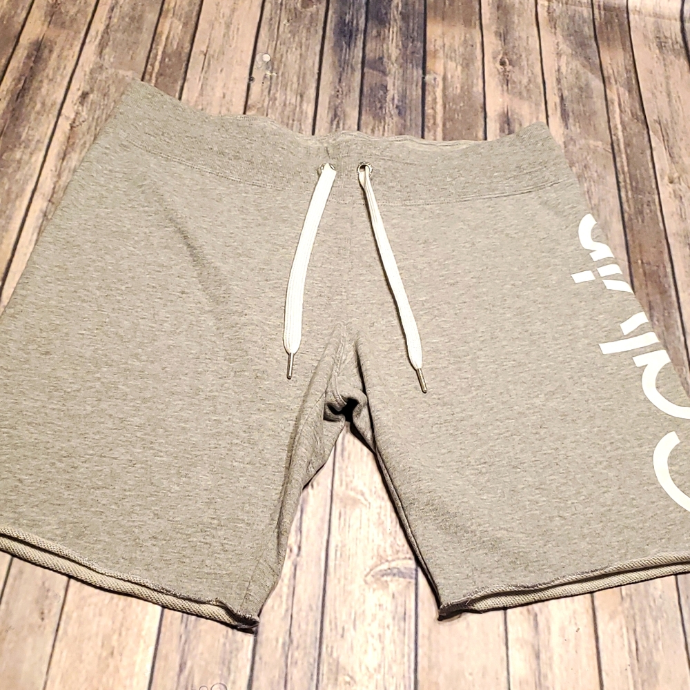 CALVIN KELEIN PERFORMANCE KNEE HIGH MEN'S XL LIKE-NEW SWEAT-SHORTS GRAY